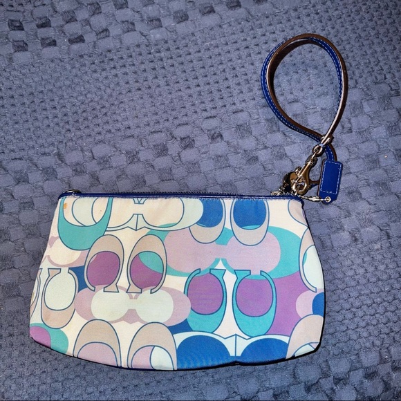 Coach Ashley Signature Royal Blue Large Wristlet. - Picture 2 of 5